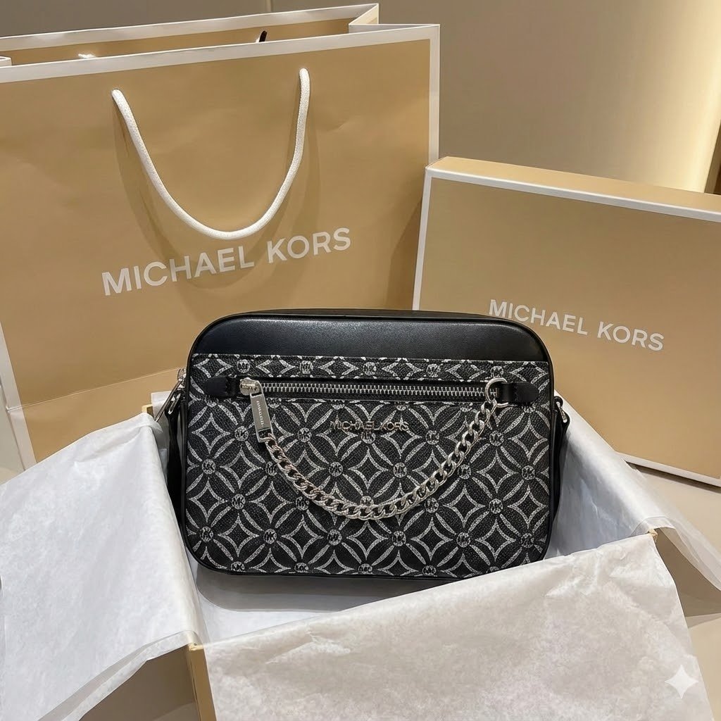 Bolsa Michael Kors Jet Set preta e prata acompanhada de embalagem